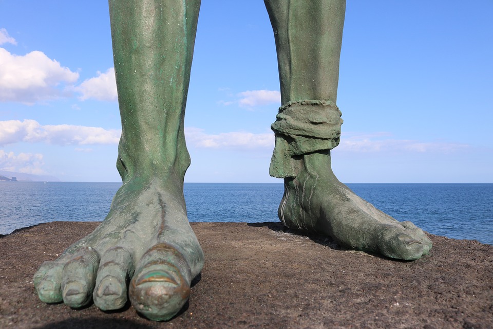 pieds-argile